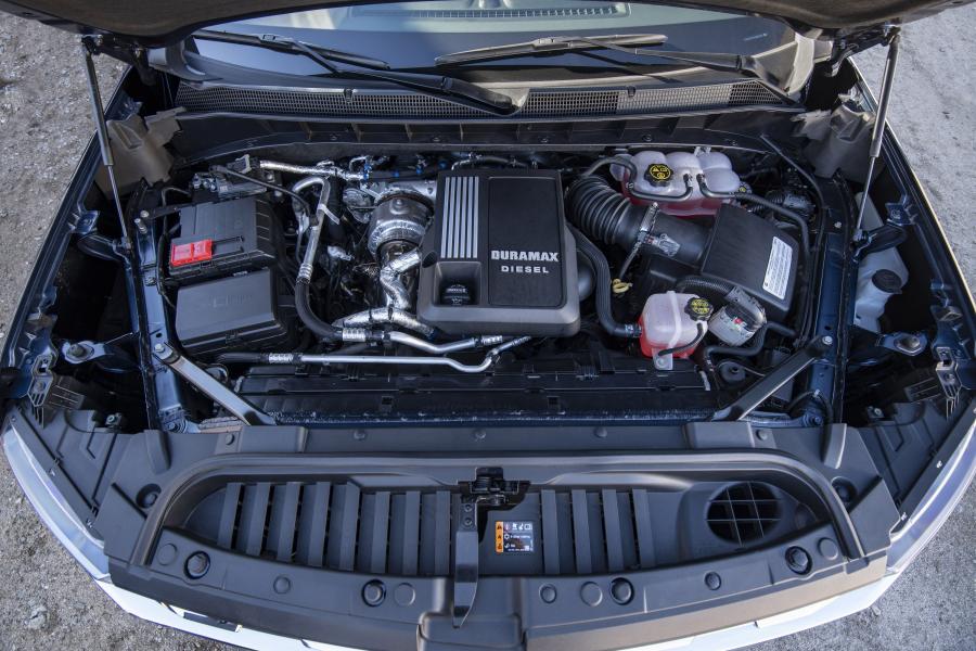 Моторный отсек Chevrolet Silverado LTZ Duramax Crew Cab 2019 года  (фото 4 из 32)